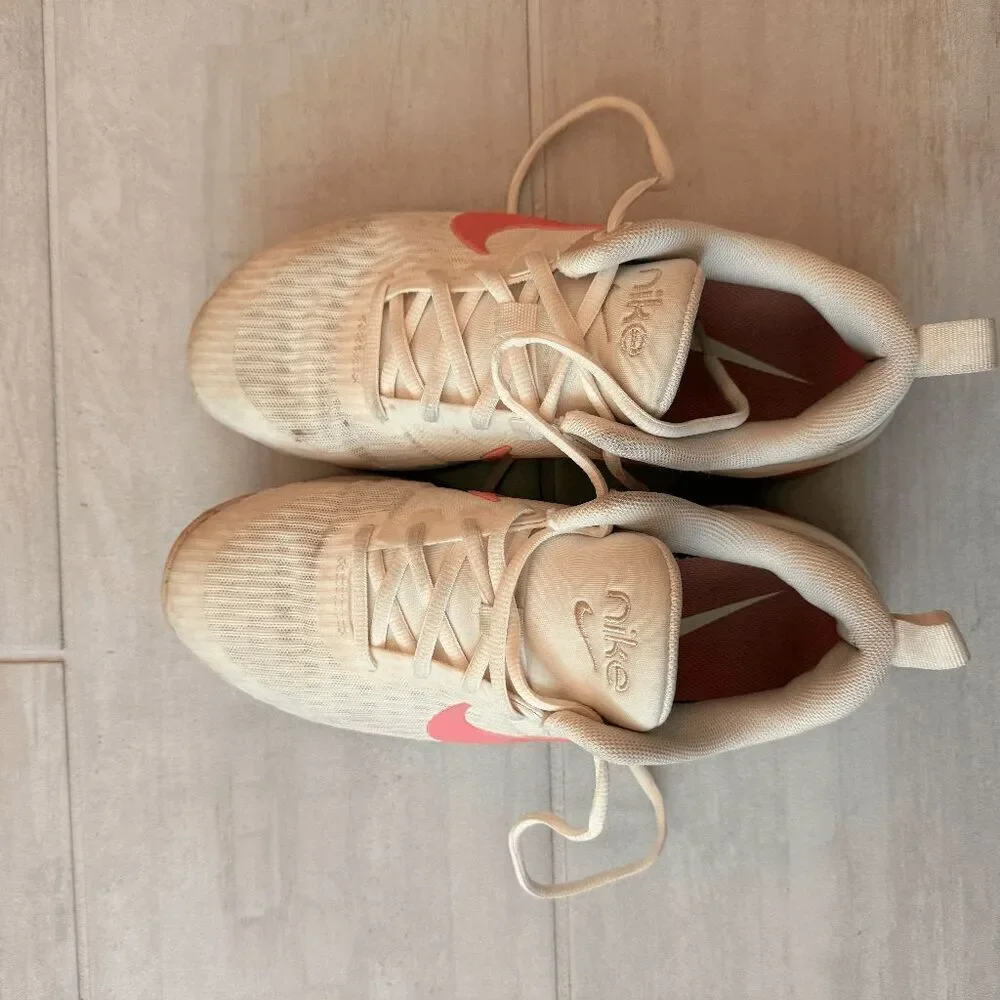 Nike Zoom Bella 6 Sand Drift Coral Chalk Womens 7.5 Cream DR5720 101 Sneakers